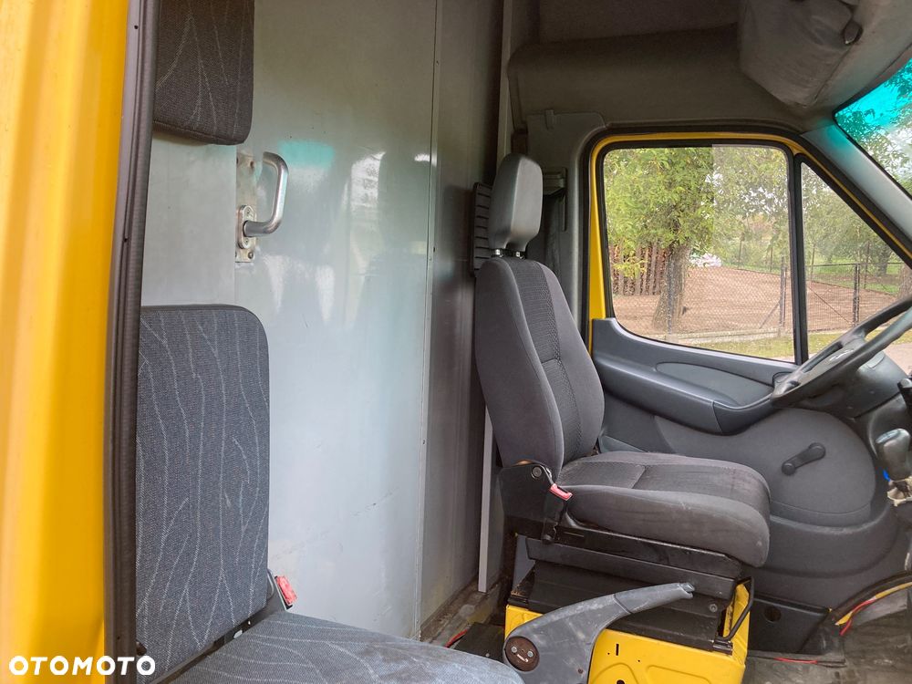 Mercedes-Benz Sprinter - 9