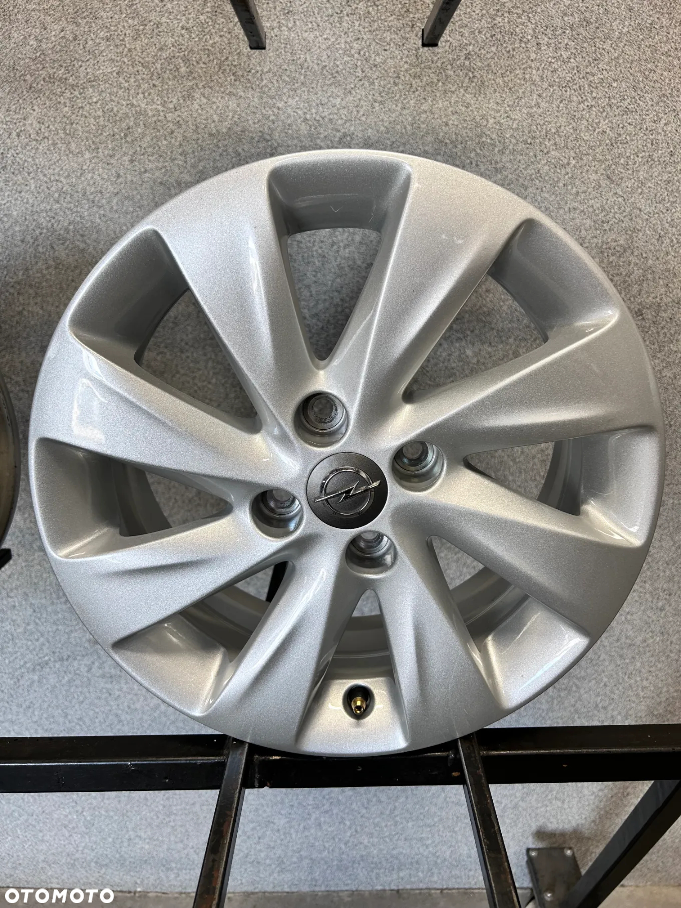 4 FELGI ALU. OPEL CORSA D,E,ADAM 15'' 6J ET39  TPMS - 11