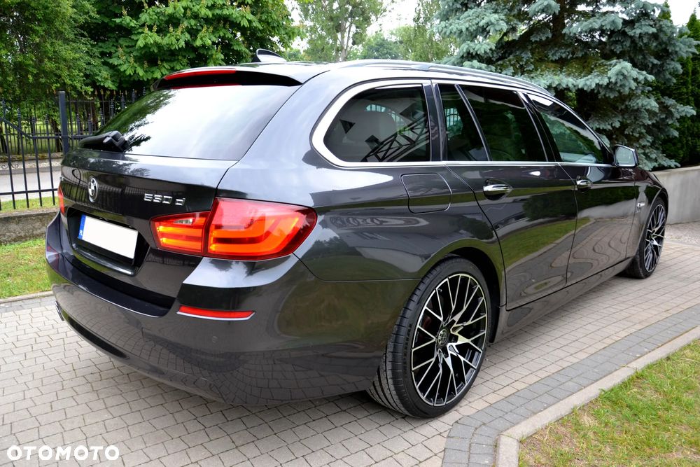 BMW Seria 5 530d xDrive Luxury Line - 28