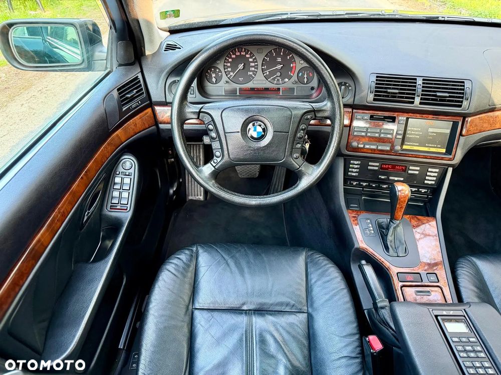 BMW Seria 5 540i - 5