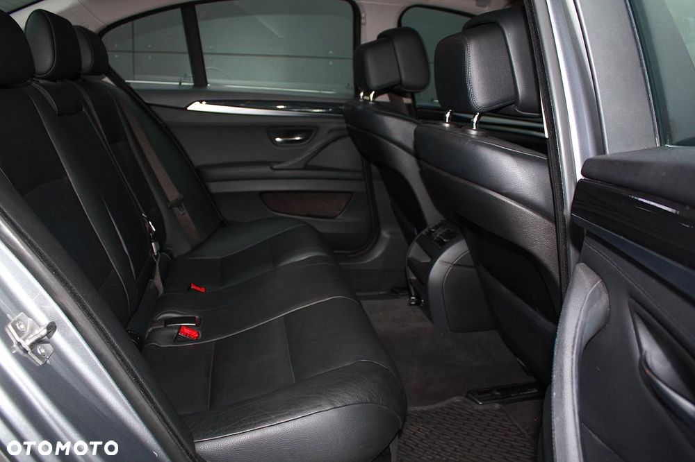 BMW Seria 5 525d - 10