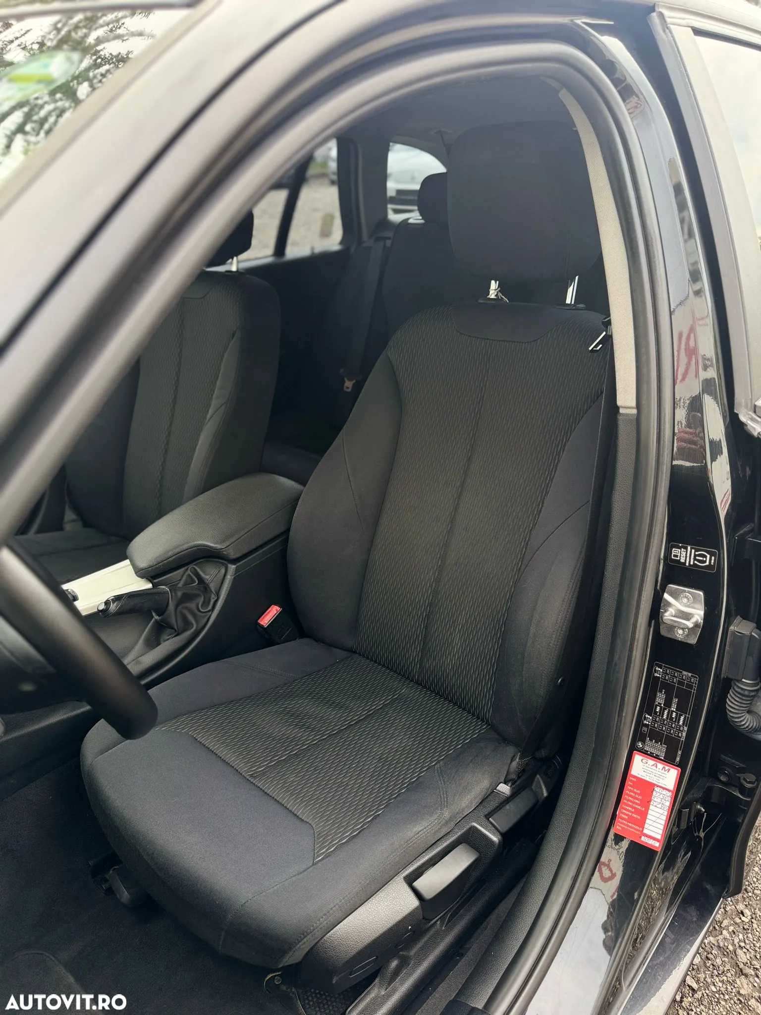 BMW Seria 3 318d Touring Aut. - 40