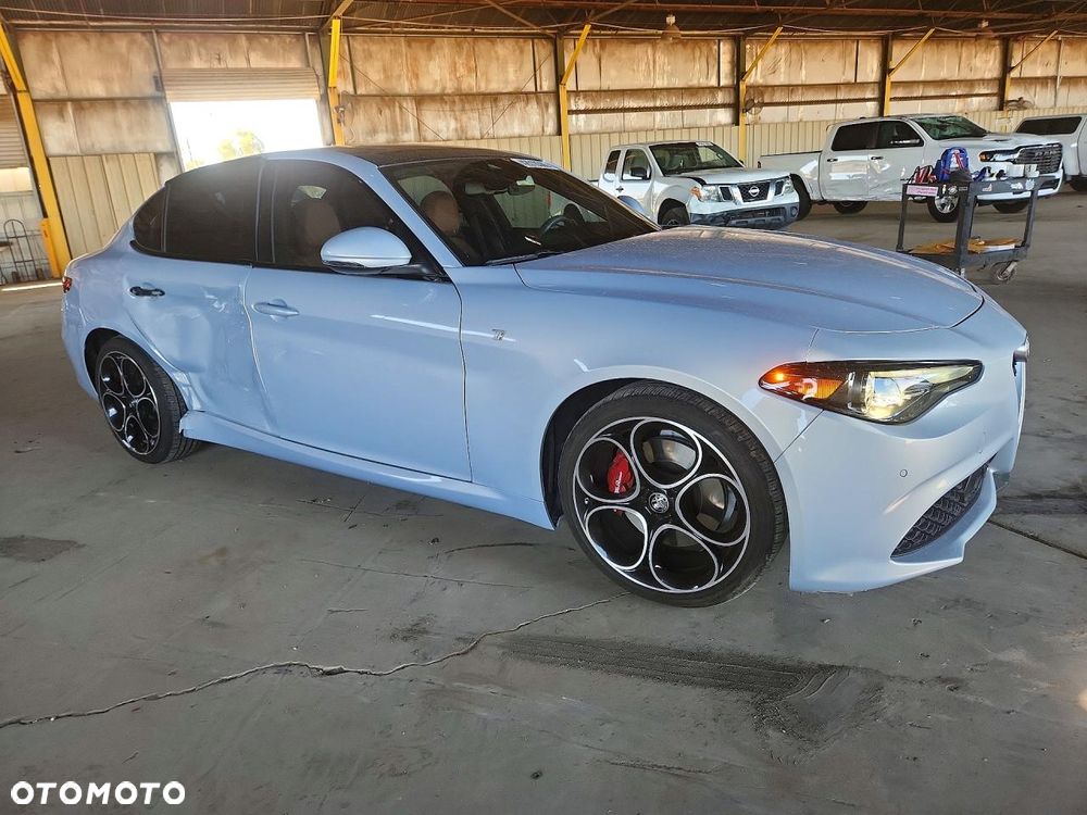 Alfa Romeo Giulia - 5