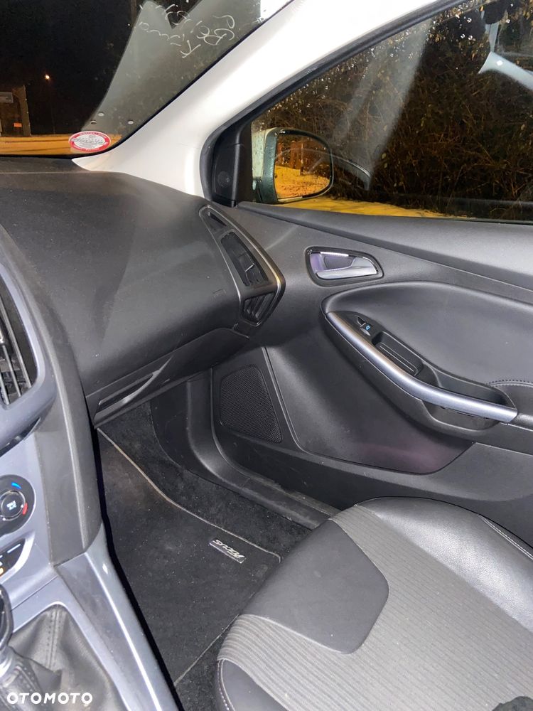 Ford Focus 1.0 EcoBoost Start-Stopp-System ST-LINE - 24