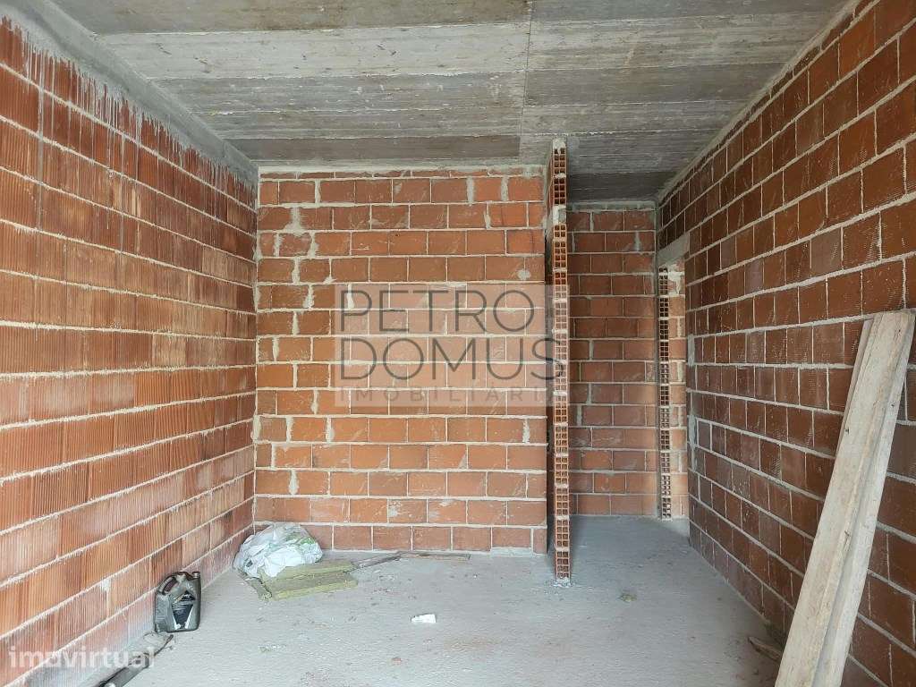 APARTAMENTO T3 NOVO | GARAGEM 3 VIATURAS - Grande imagem: 4/6