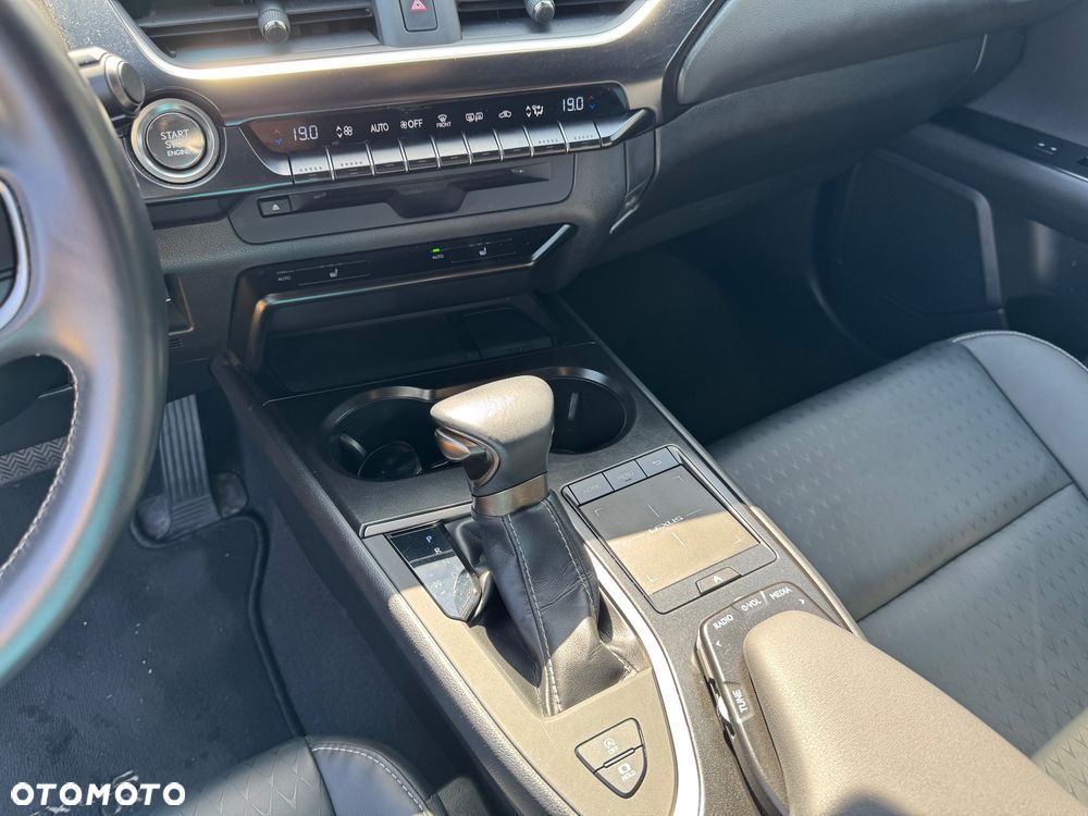 Lexus UX 200 GPF Business 2WD - 17