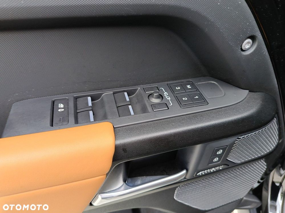 Land Rover Defender - 37