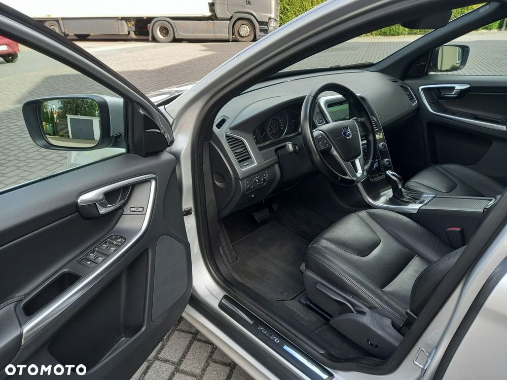 Volvo XC 60 D4 Geartronic Momentum - 28