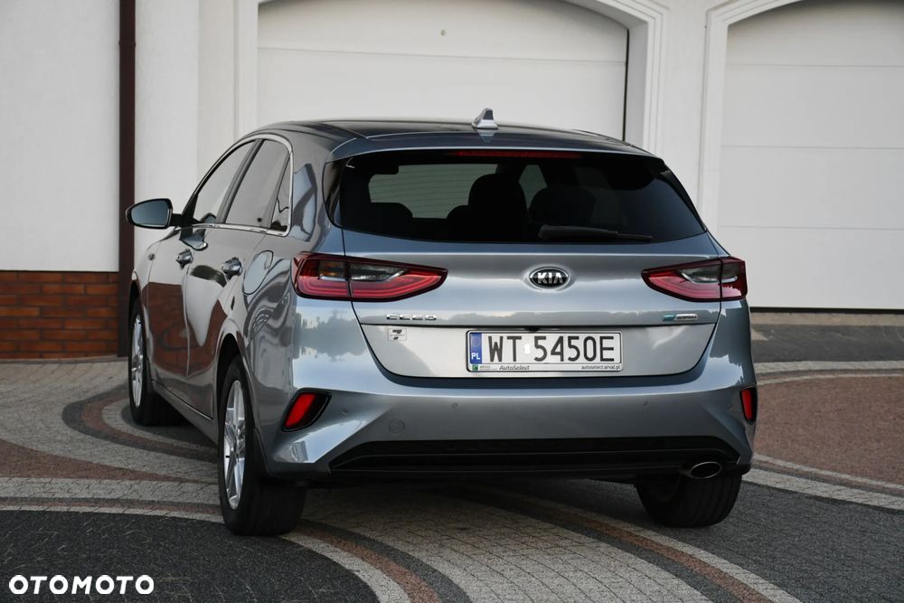 Kia Ceed 1.6 CRDi mHEV L Business Line - 19
