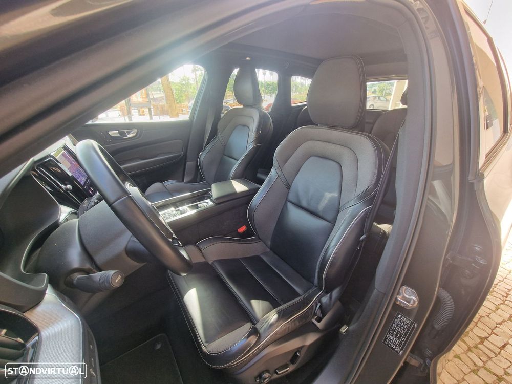 Volvo XC 60 2.0 T6 PHEV R-Design AWD - 39