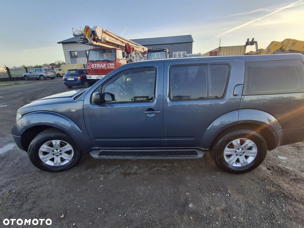Nissan Pathfinder 2.5 DCi Comfort / XE - 2