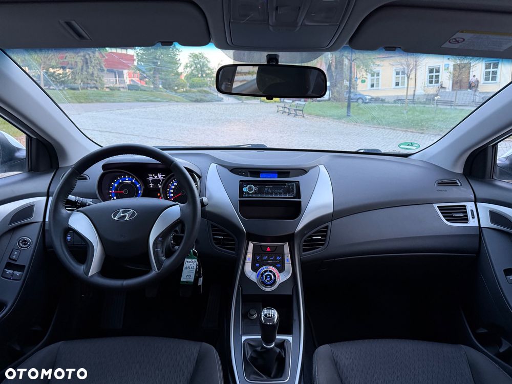 Hyundai Elantra 1.6 Comfort - 8