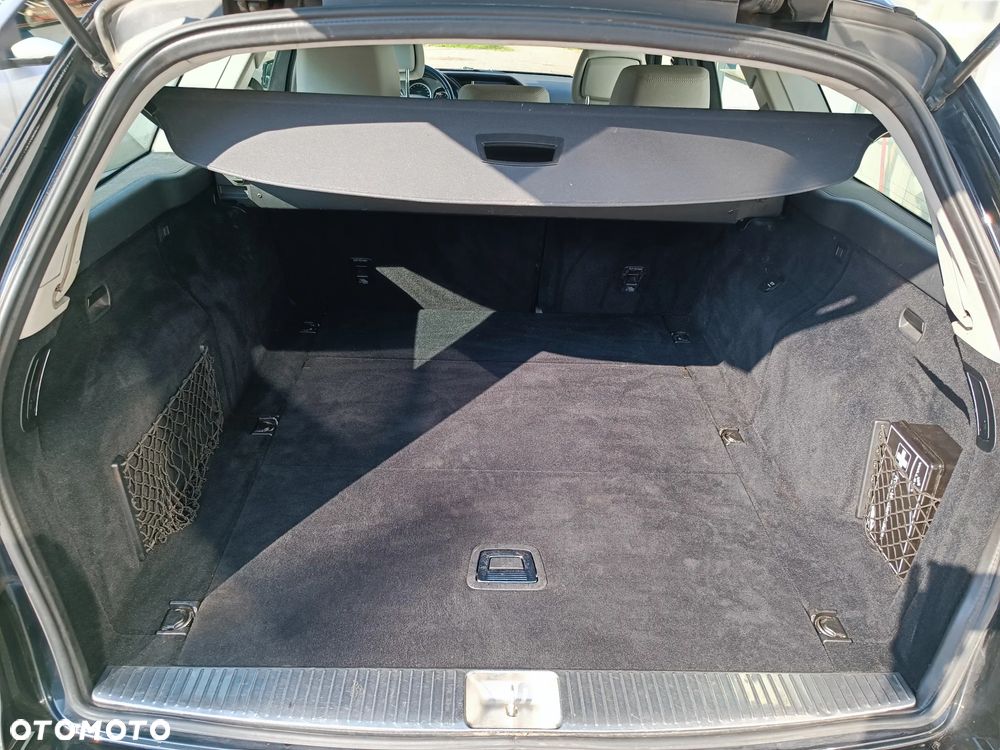 Mercedes-Benz Klasa E 200 T CGI BlueEFFICIENCY 7G-TRONIC Avantgarde - 31