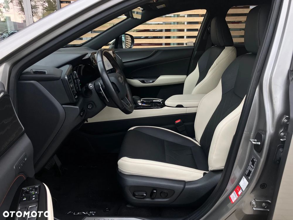 Lexus NX 450h+ Omotenashi AWD - 38