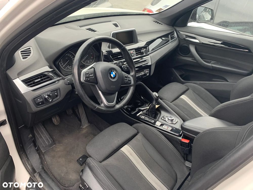 BMW X1 sDrive18d Sport Line - 7