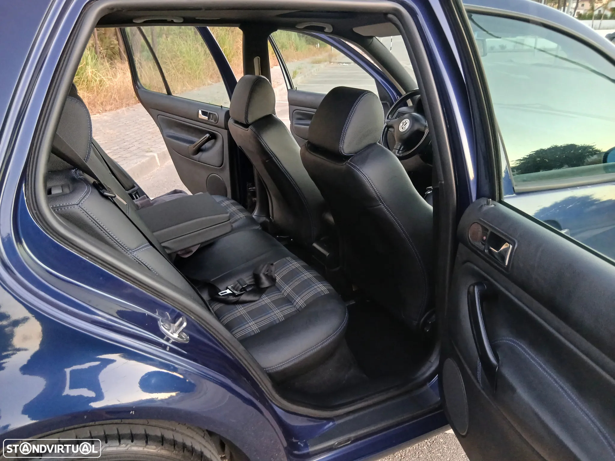 VW Golf 1.9 TDi 25 Anos Aut. - 9