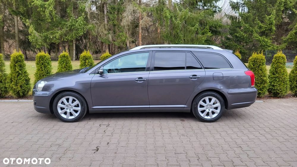 Toyota Avensis 1.8 VVT-i Executive - 2