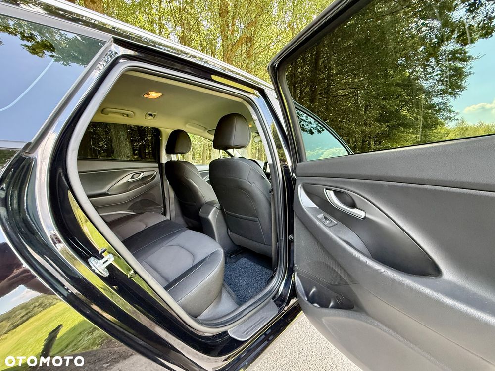 Hyundai i30 1.6 D Comfort DCT - 25