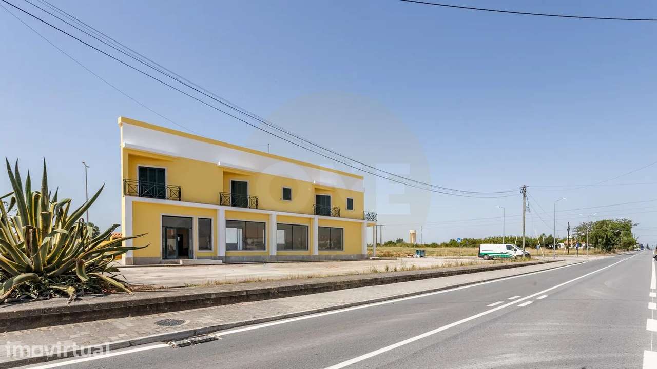 Prédio Propriedade Horizontal | Loja + Habitação | Foros de Salvaterra - Grande imagem: 3/42
