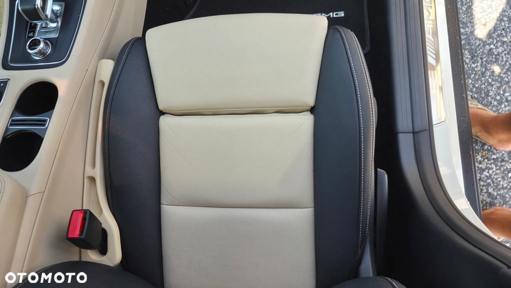 Mercedes-Benz GLA - 33