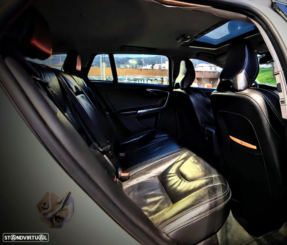 Volvo V60 2.4 D6 R-Design Sum.AWD Phev - 6