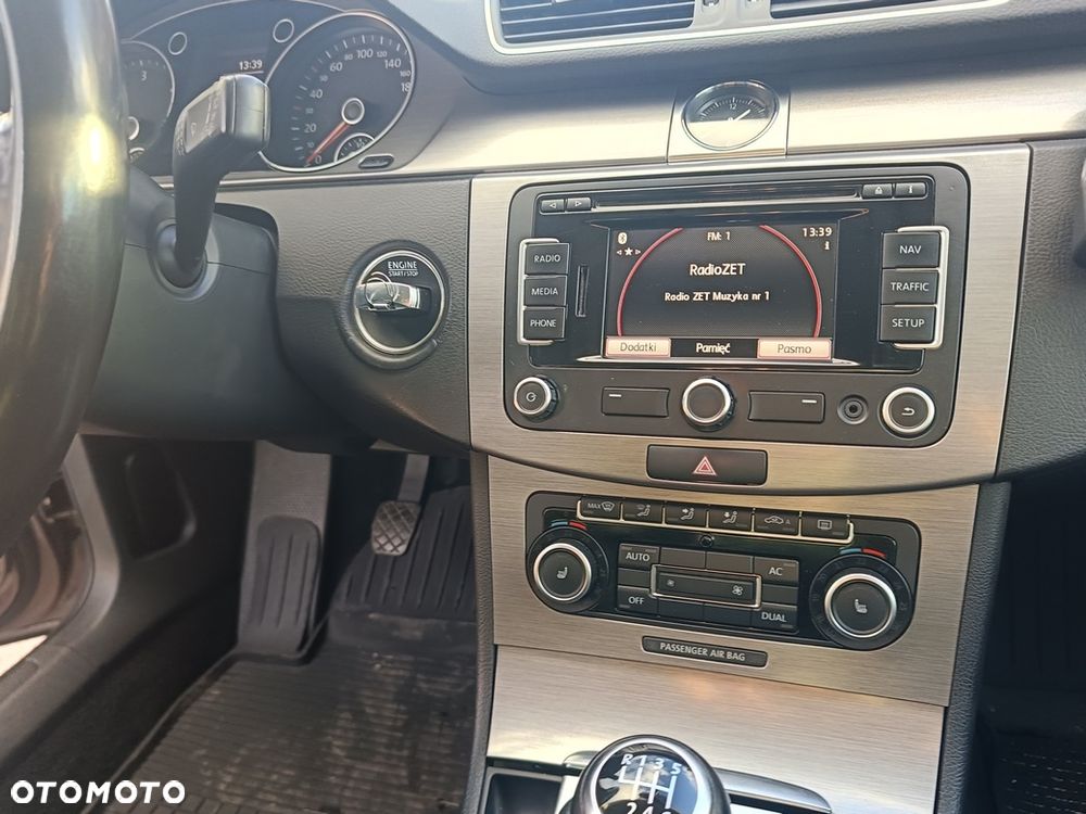 Volkswagen Passat 1.6 TDI BlueMotion Technology Comfortline - 8