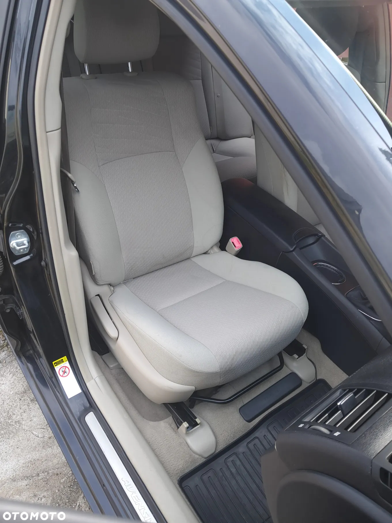 Toyota Avensis - 17