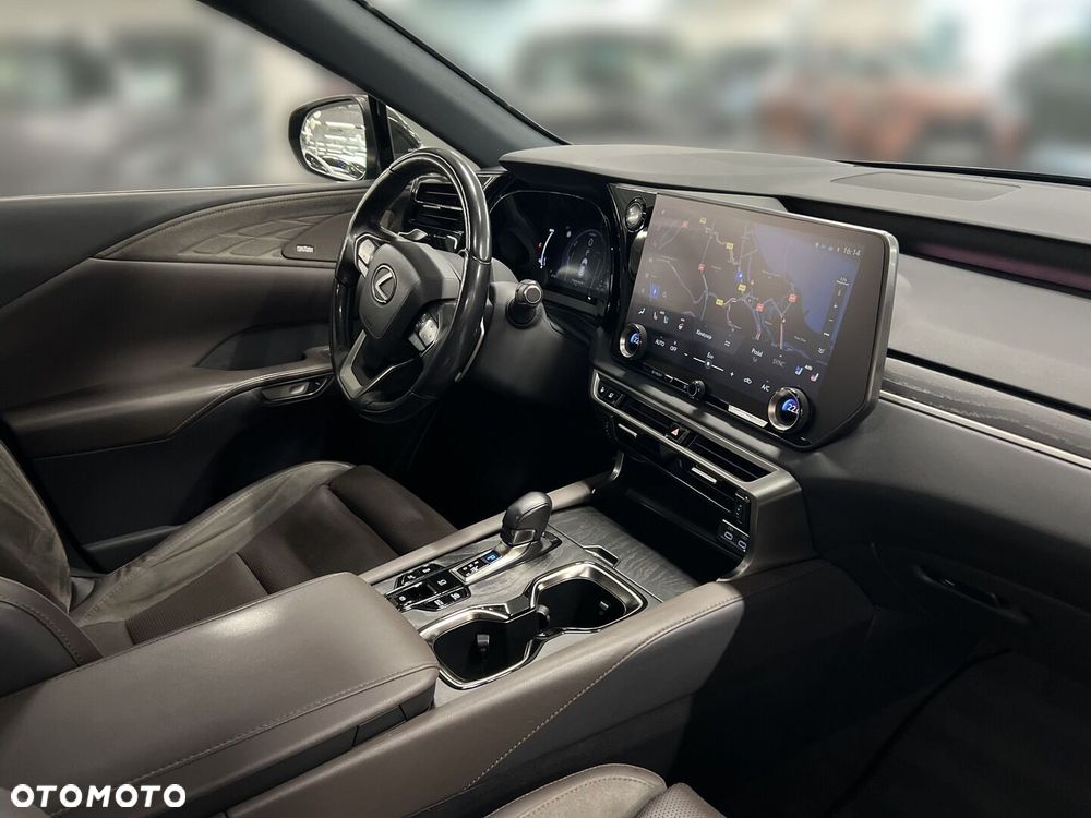 Lexus RX 450h+ Omotenashi - 18