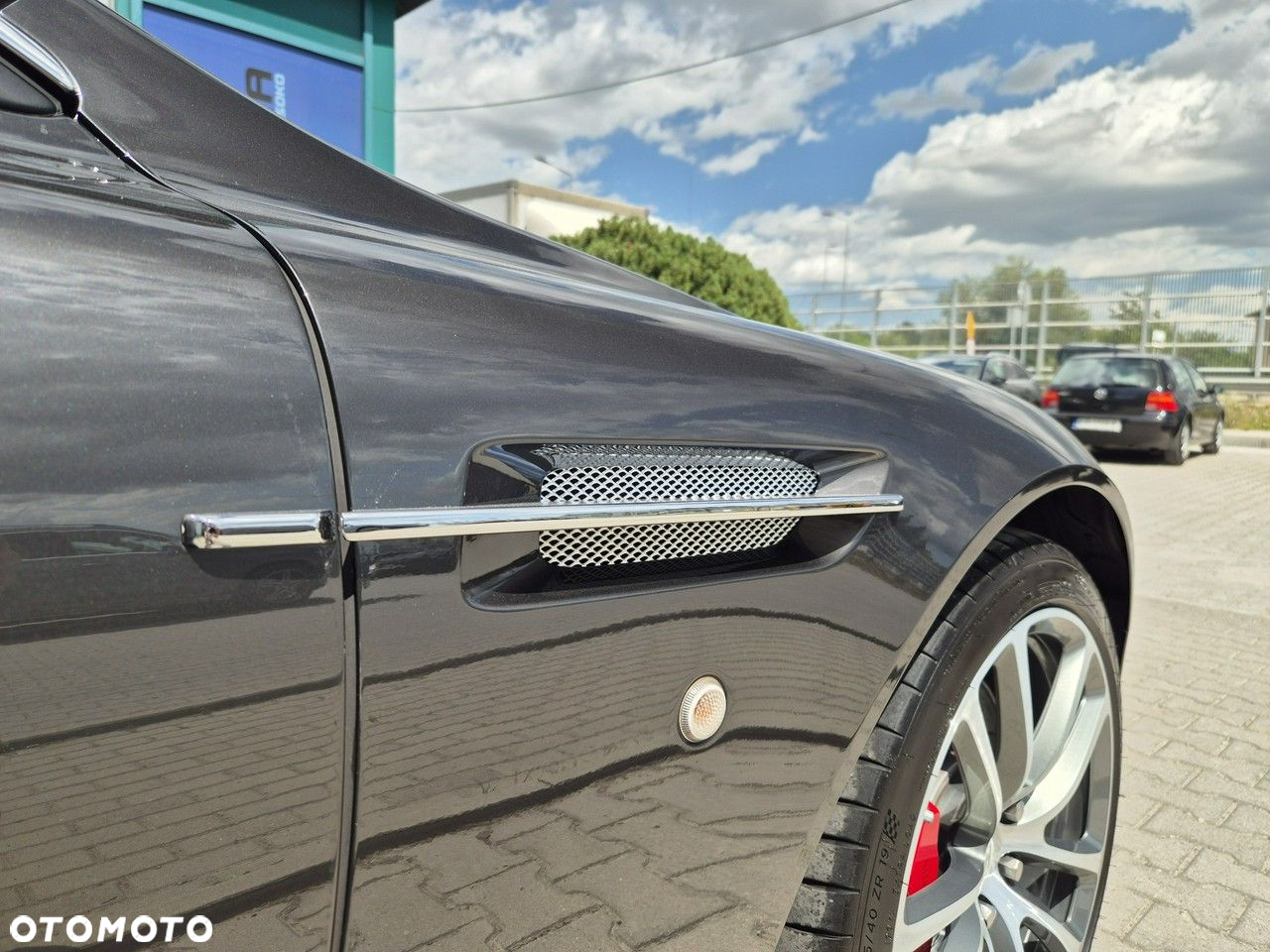 Aston Martin DB9 - 11