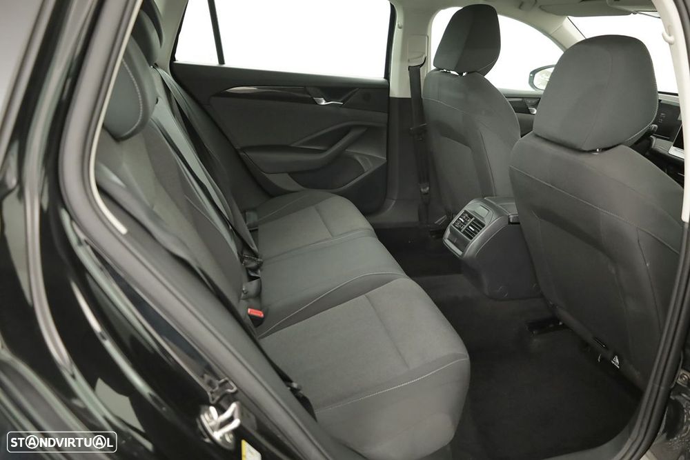 VW Passat Variant 1.5 TSI eHybrid DSG - 21