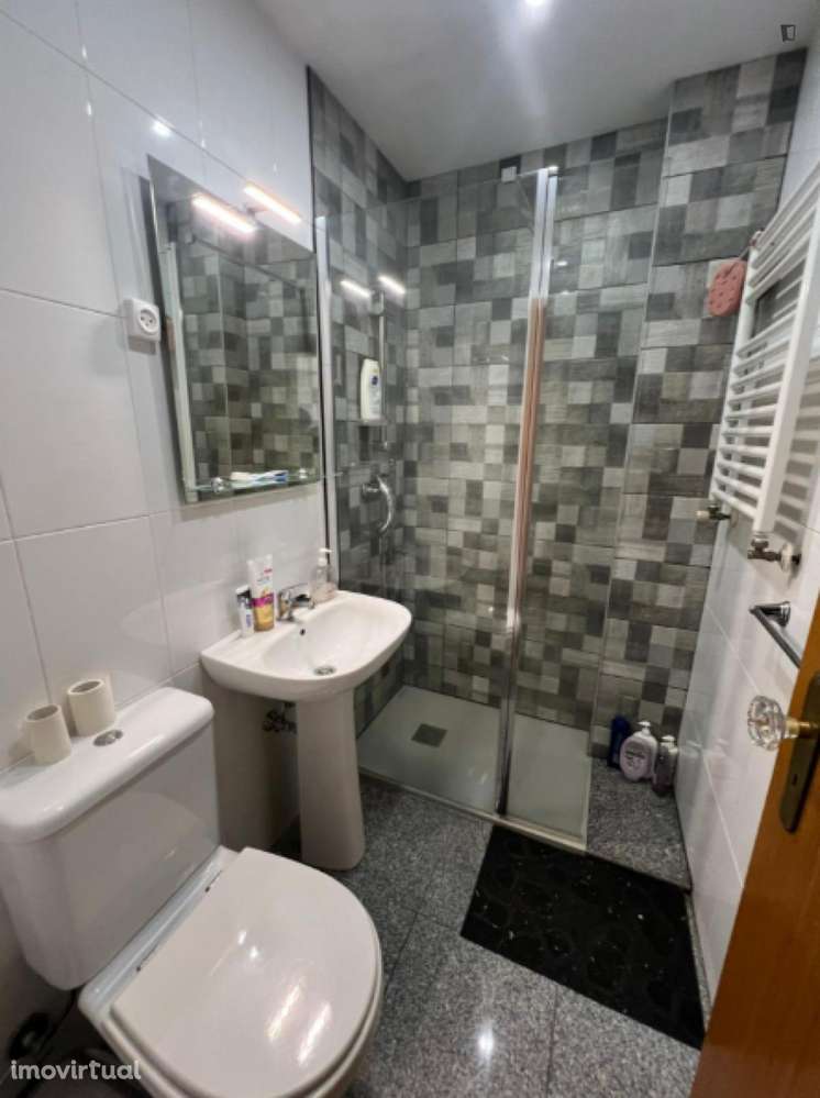 Quarto - localizado em Paranhos Porto - Grande imagem: 3/10