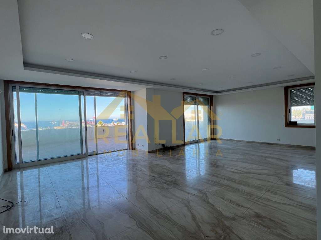 APARTAMENTO T4+2 em 1ª LINHA DE MAR - Póvoa de Varzim - Grande imagem: 3/43