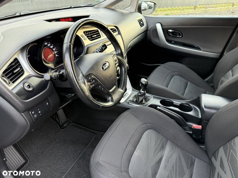 Kia Ceed 1.6 GDI Dream Team Edition - 17
