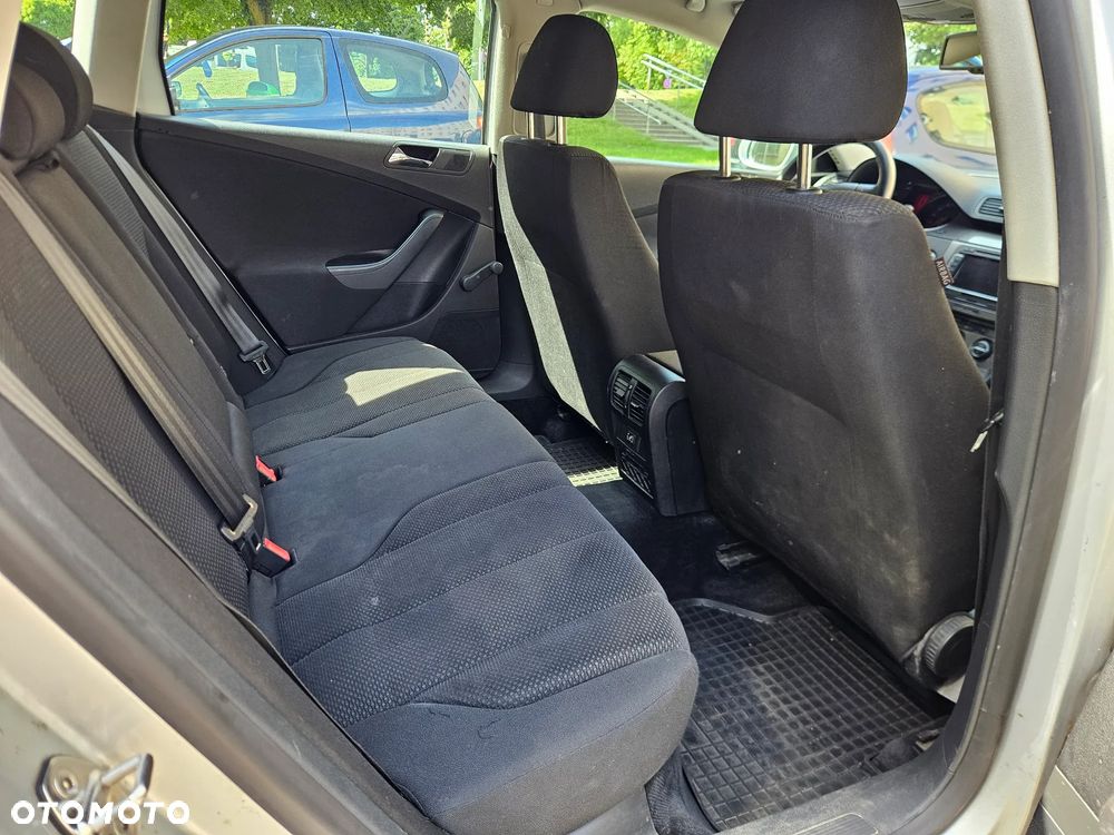 Volkswagen Passat 2.0 TDI Trendline DSG - 17