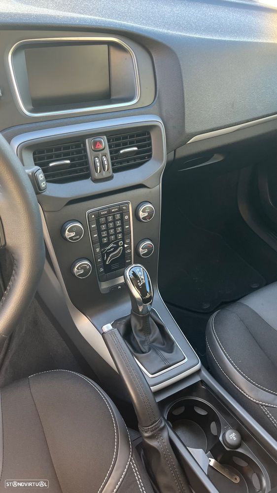 Volvo V40 2.0 D3 Momentum Geartronic - 20