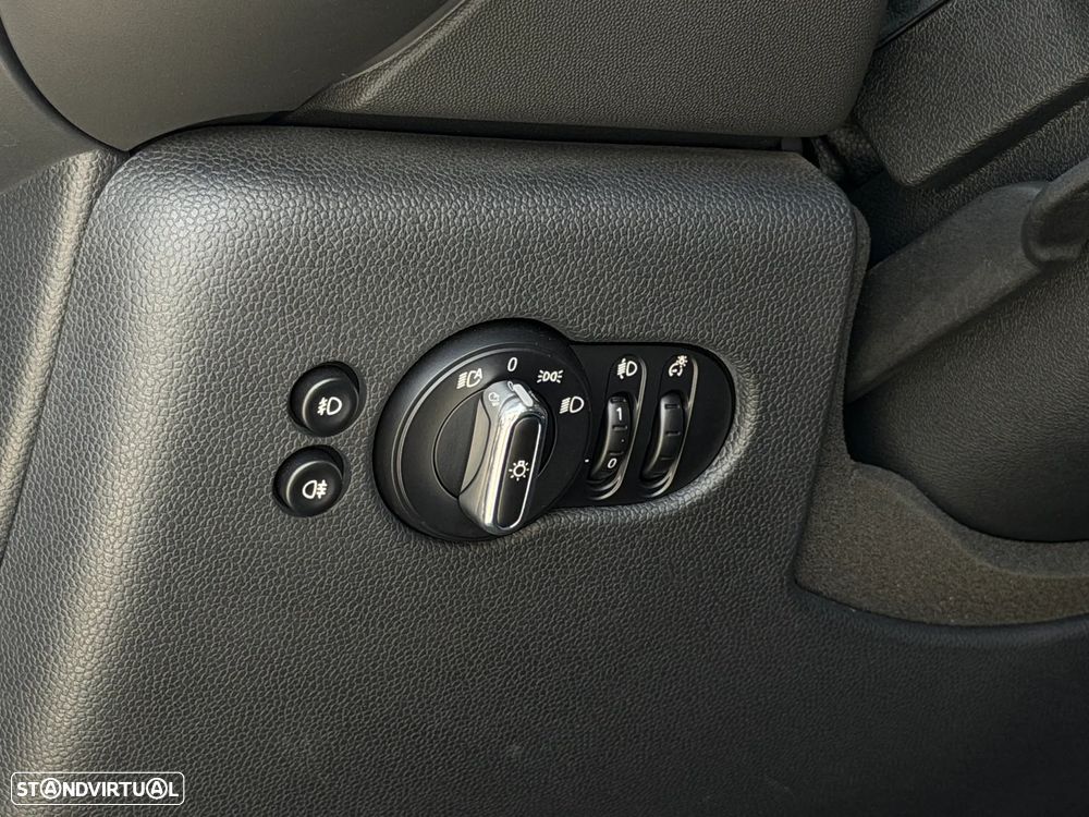 MINI 3 Portas Cooper D - 18