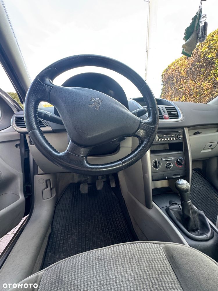 Peugeot 207 - 7
