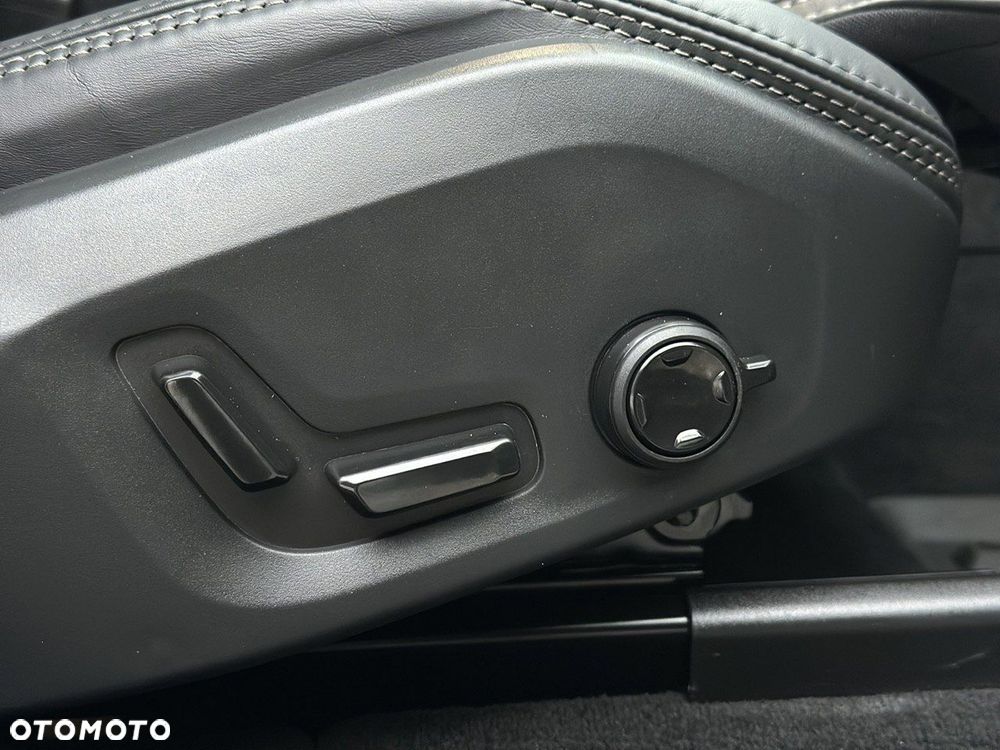 Volvo XC 60 B4 D Ultimate Dark - 26