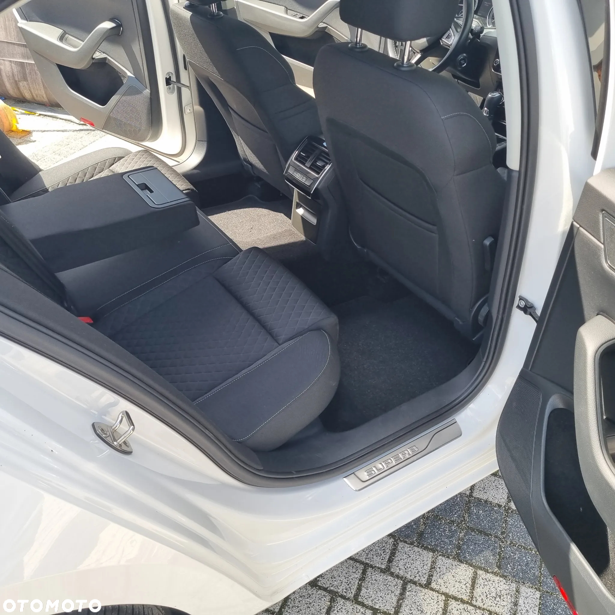 Skoda Superb 2.0 TDI Ambition DSG - 26