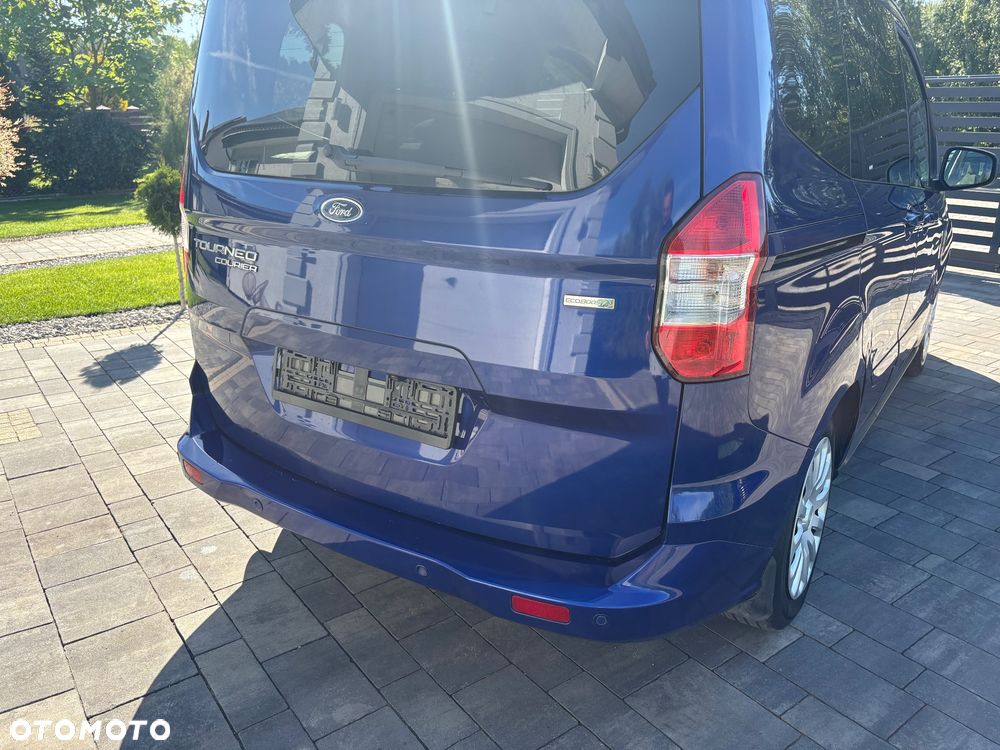 Ford Tourneo Courier 1.0 EcoBoost S&S Titanium - 25