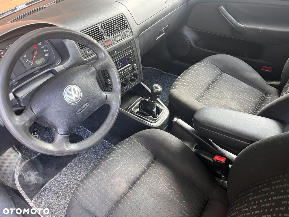 Volkswagen Golf - 6