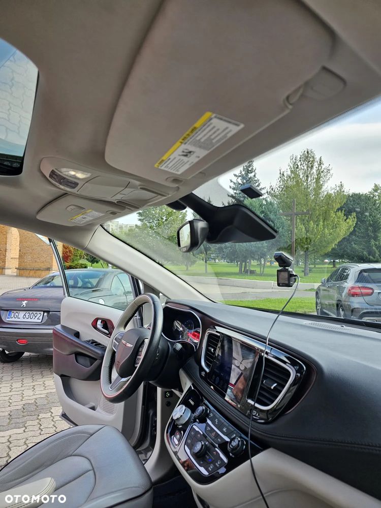 Chrysler Pacifica - 25