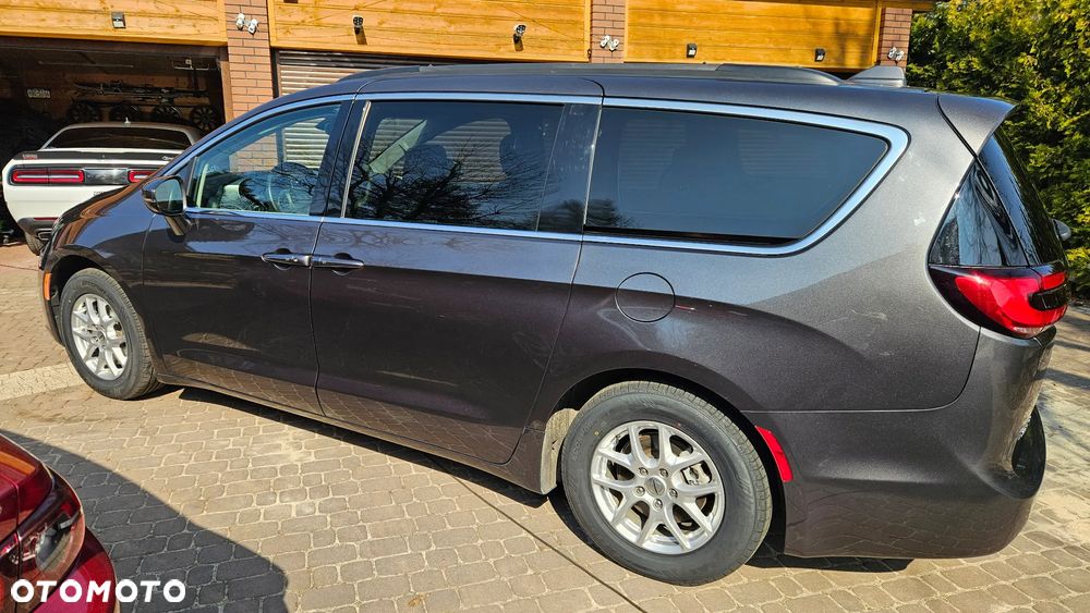 Chrysler Pacifica - 4