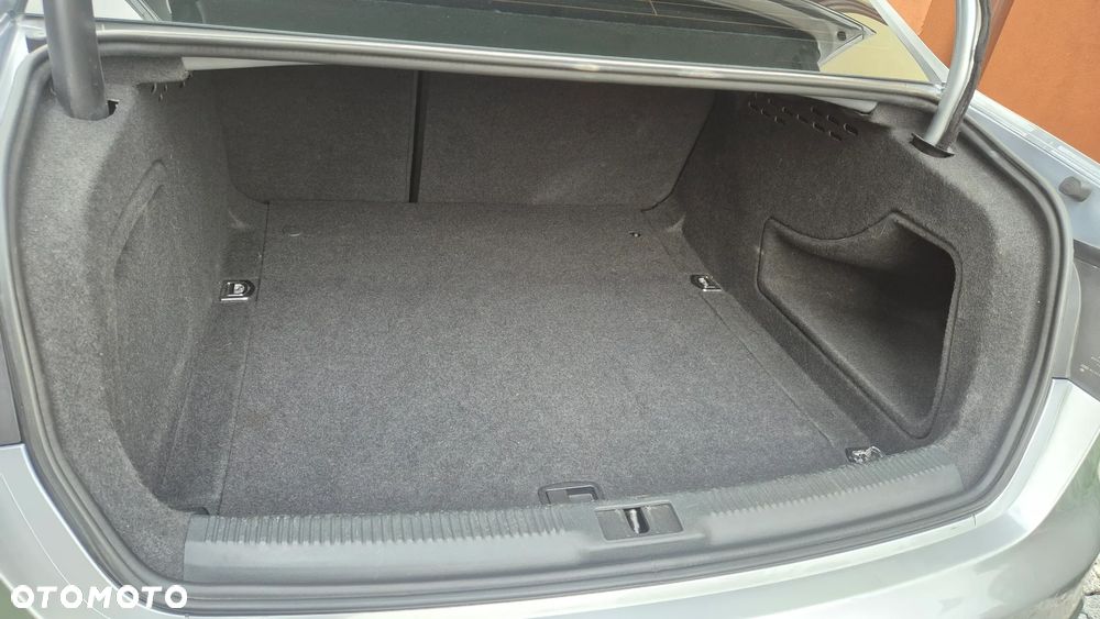 Audi A4 Limousine - 17