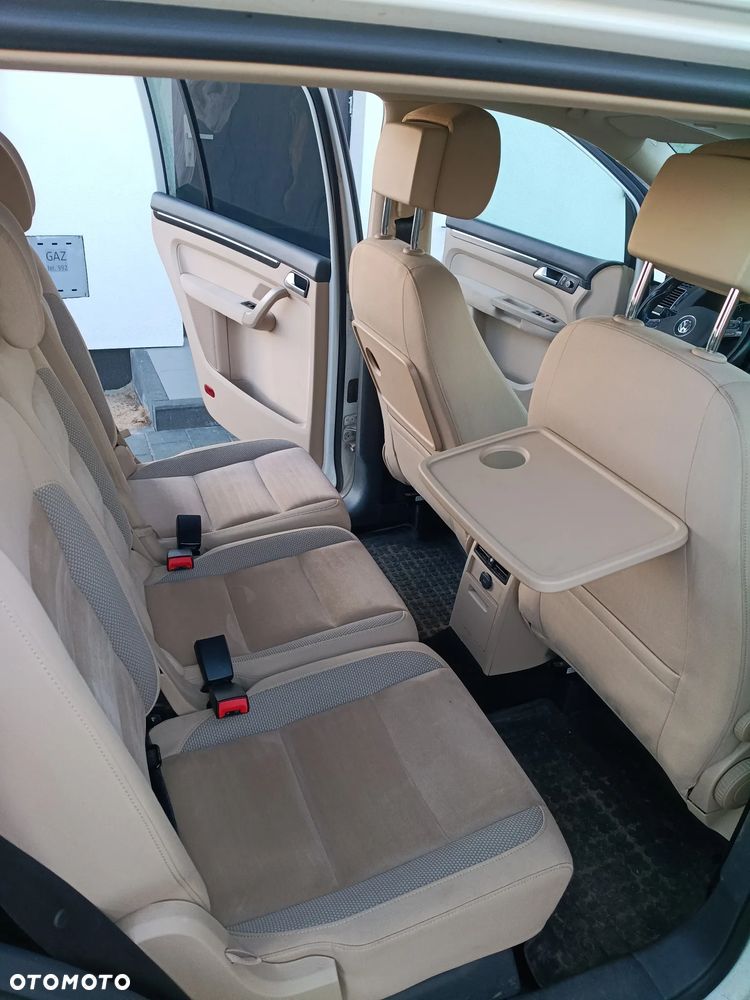 Volkswagen Touran 2.0 TDI DPF Highline DSG - 3