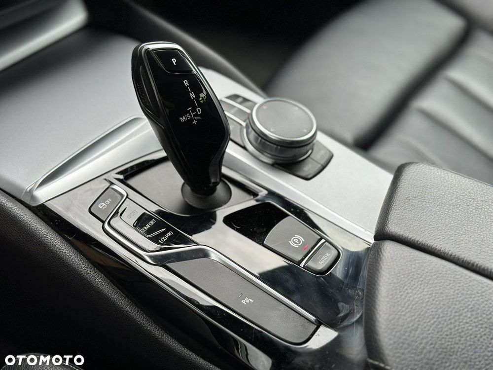 BMW Seria 5 520d Touring M Sport Edition - 17