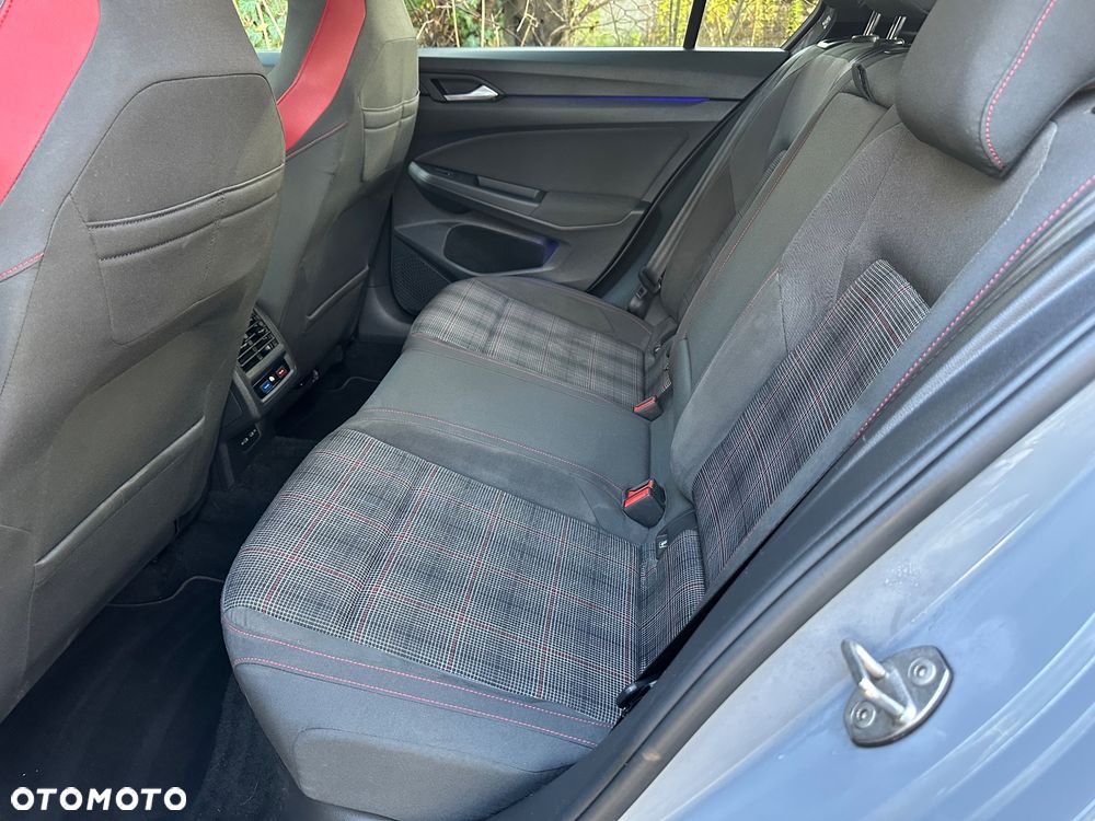 Volkswagen Golf - 11