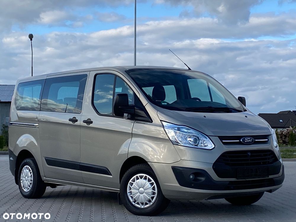Ford Tourneo Custom - 12