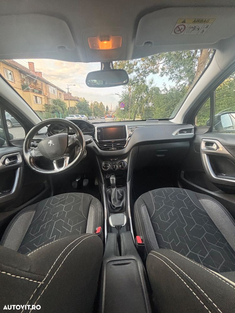 Peugeot 2008 1.2 L PureTech Active - 10