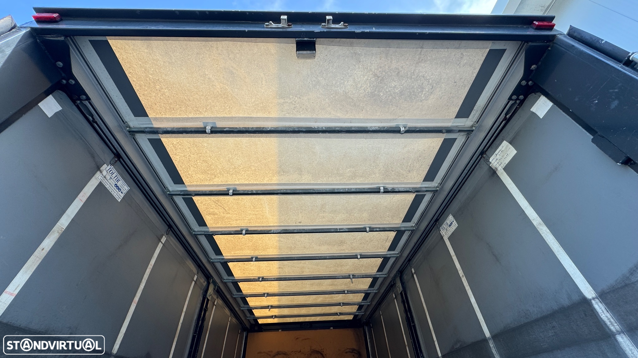 Mitsubishi Canter 3C13 C/Lonas - 2